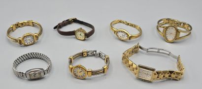 Lot de 7 montres de dame en métal doré comprenant...