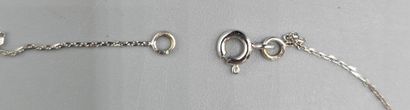 Collier en or blanc 750°°constitué d'un pendentif...