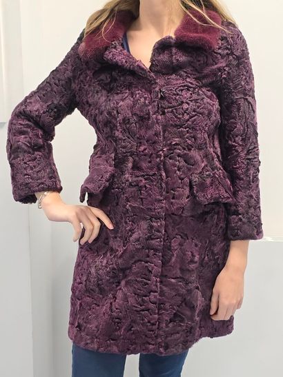 GIOVI
Manteau de fourrure en vison violet.
Taille...