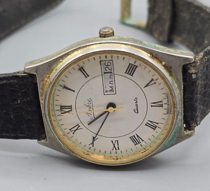 Lot de trois montres d'homme en métal dont:
-...