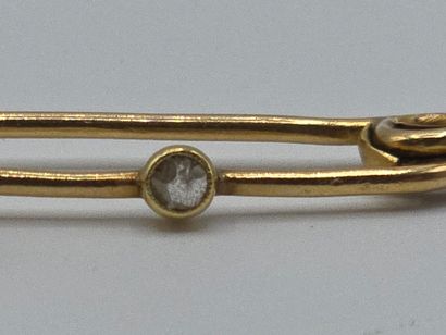 Broche-barrette en or jaune 750°° ornée d'une...