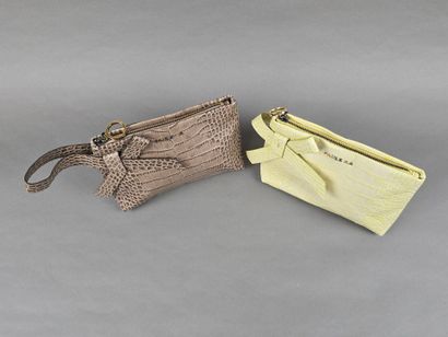 Paule KA
Deux pochettes en cuir imitant le...