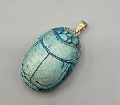 Scarabée egyptien en pierre dure bleue façon...