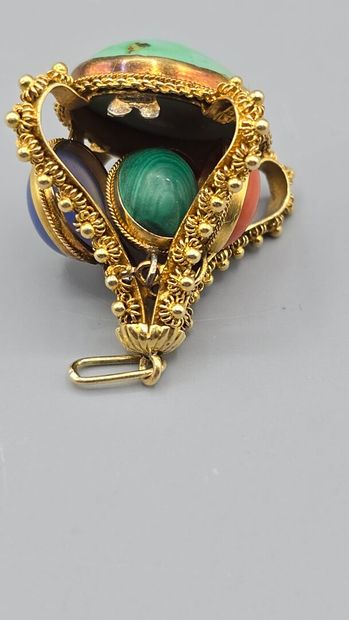 Pendentif breloque en or jaune 750°°.
Il...