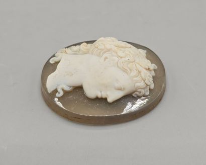 Camée de forme ovale en pierre dure (agate...