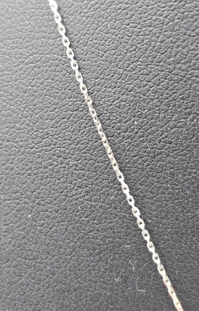 Collier en or blanc 750°°constitué d'un pendentif...