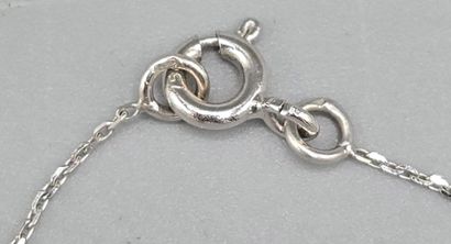 Collier en or blanc 750°°constitué d'un pendentif...
