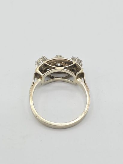 Bague en platine et or blanc 750°° ornée...