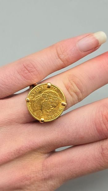 Pièce de 10 francs en or jaune montée en...