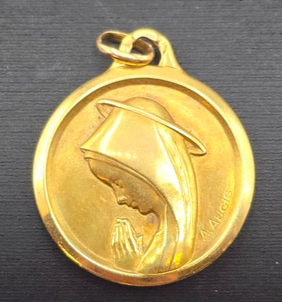 AUGIS
Médaille de baptême en or jaune 750°°...