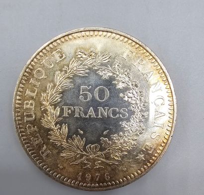 FRANCE. 
Lot de huit pièces de 50 francs...
