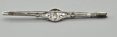 Broche-barrette ajourée en or blanc et platine...