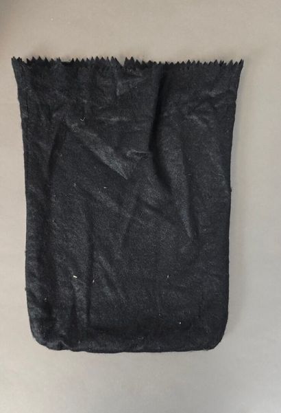 Chanel
Pochette à bandoulière en agneau matelassé...