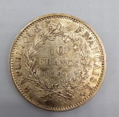 FRANCE. 
Lot de trois pièces de 10 francs...