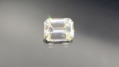 Diamant sur papier de forme rectangulaire...