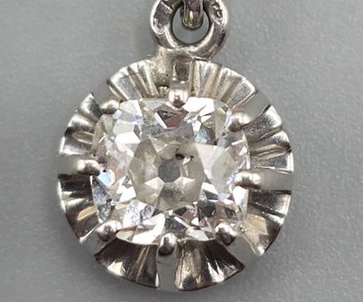 Pendentif en platine 850°° orné d'un diamant...
