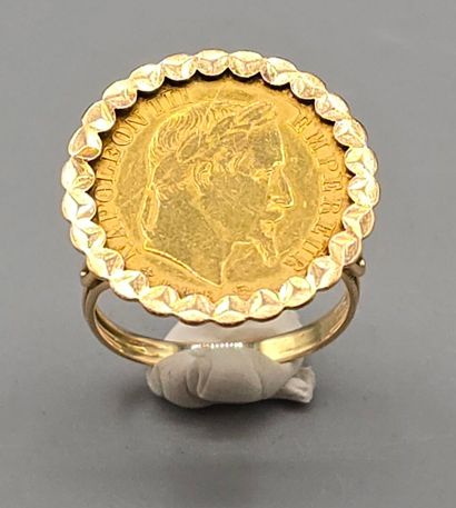 Pièce de 10 francs en or jaune montée en...