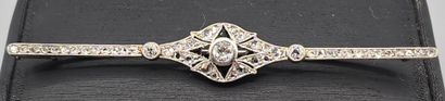 Broche-barrette ajourée en or blanc et platine...