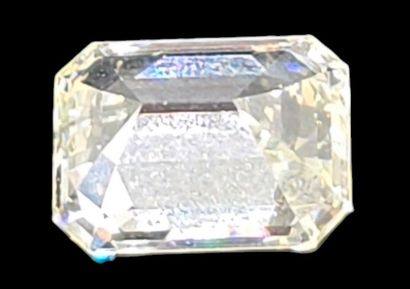 Diamant sur papier de forme rectangulaire...