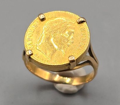 Pièce de 10 francs en or jaune montée en...
