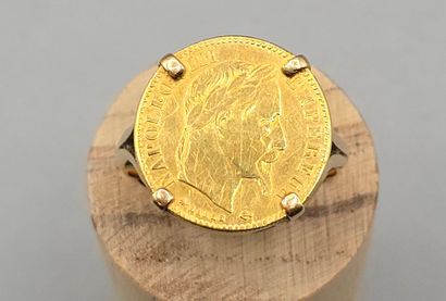 Pièce de 10 francs en or jaune montée en...