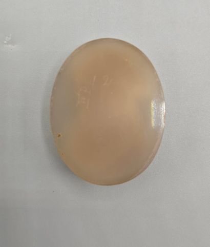 Camée de forme ovale en pierre dure (agate...