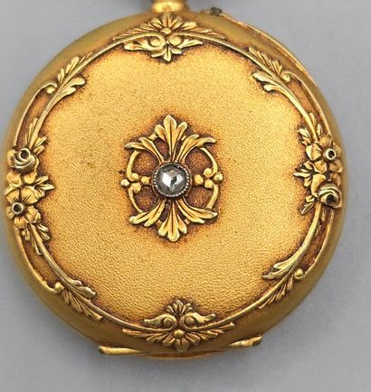 'TRIB'
Montre de col en or jaune 750°° (cuvette...
