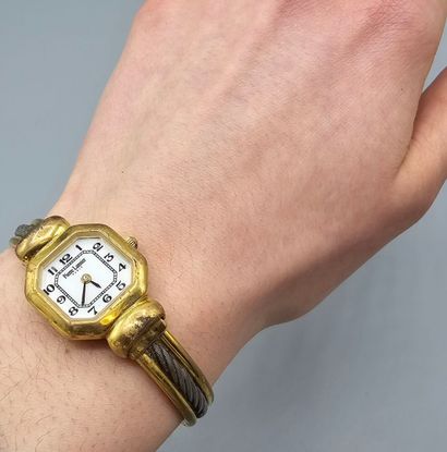 Lot de 7 montres de dame en métal doré comprenant...