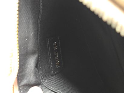 Paule KA
Deux pochettes en cuir imitant le...