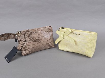 Paule KA
Deux pochettes en cuir imitant le...