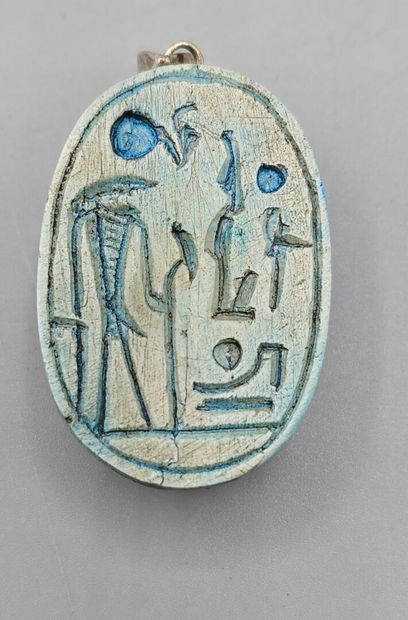 Scarabée egyptien en pierre dure bleue façon...