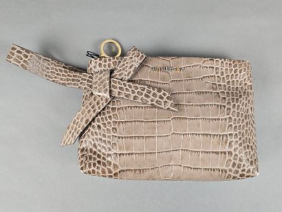 Paule KA
Deux pochettes en cuir imitant le...