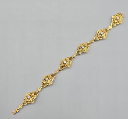 Bracelet articulé en or jaune 750°°.
Constitué...