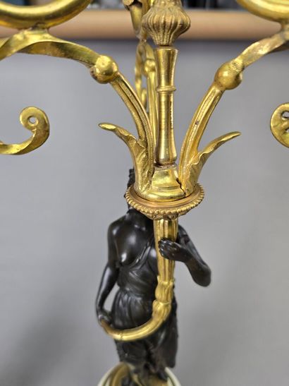 Importante paire de candélabres en bronze...