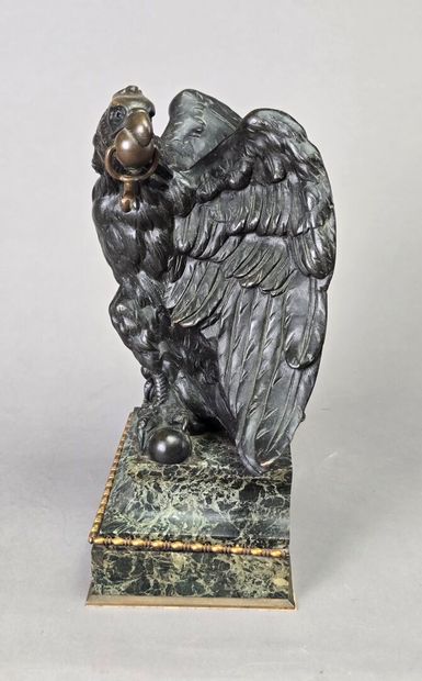 Porte montre en bronze figurant un aigle...