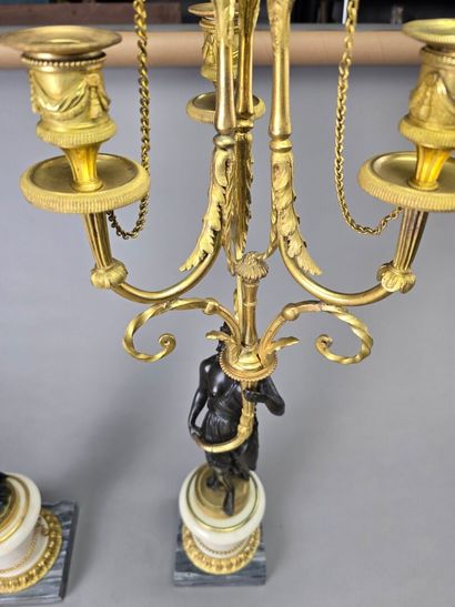 Importante paire de candélabres en bronze...