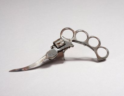 Revolver ou pistolet coup de poing / poignard...