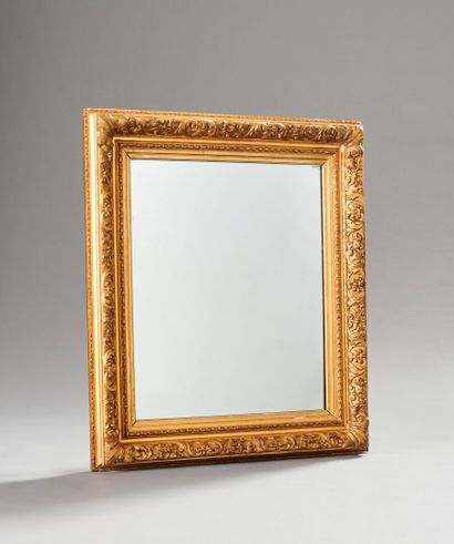 Miroir rectangulaire en bois doré, sculpté...