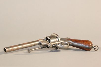 Pistolet à broche, double action, six coups....