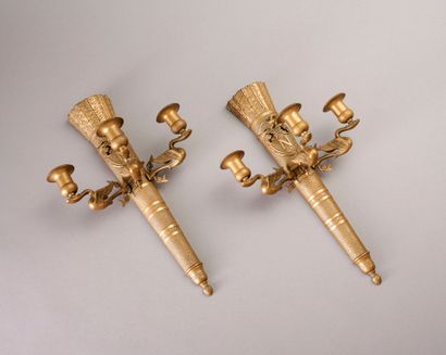 Paire d'appliques en bronze à trois bras...