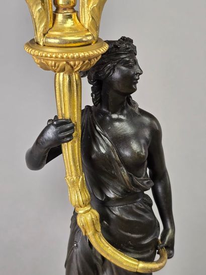 Importante paire de candélabres en bronze...