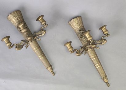 Paire d'appliques en bronze à trois bras...