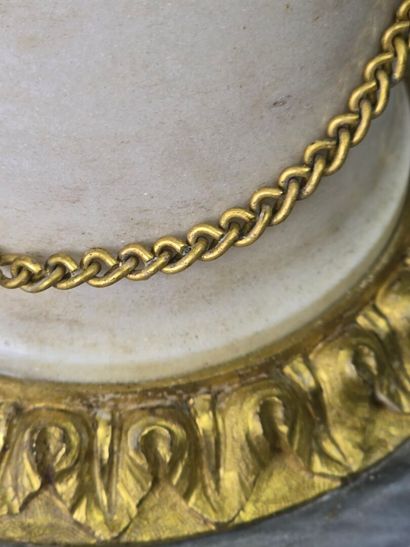 Importante paire de candélabres en bronze...