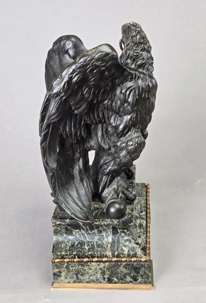 Porte montre en bronze figurant un aigle...