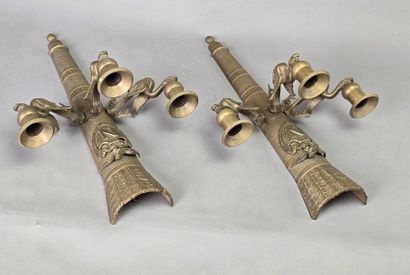 Paire d'appliques en bronze à trois bras...