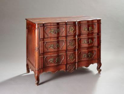 Commode à façade galbée en 