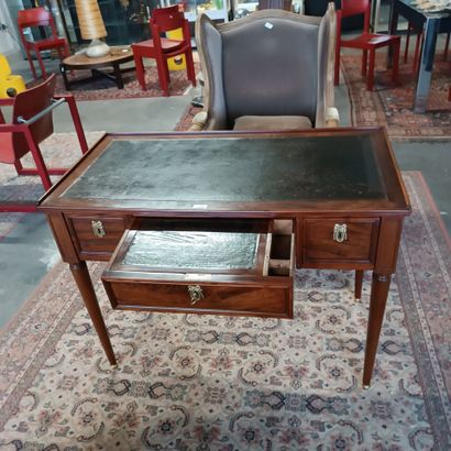 Bureau de dame de forme rectangulaire en...