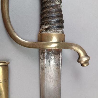 Sabre briquet de grenadier
Lame à pans.
Poignée...