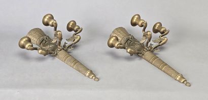 Paire d'appliques en bronze à trois bras...