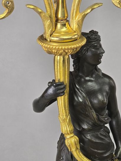 Importante paire de candélabres en bronze...